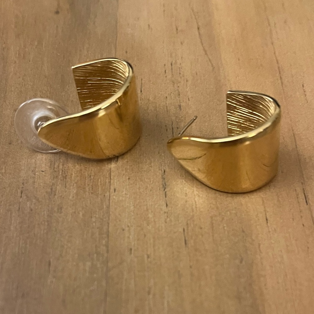 Elegant Gold Hoop Earrings